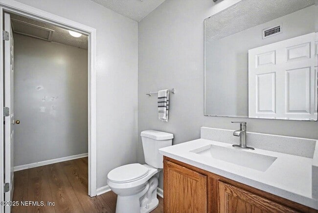 Building Photo - 1217 Clock St