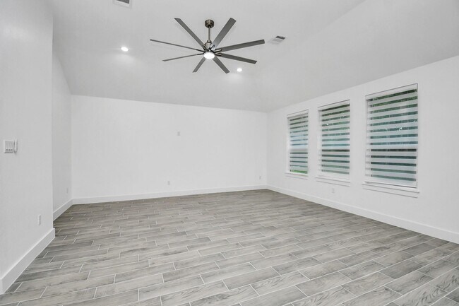 Building Photo - 517 Lovers Ln