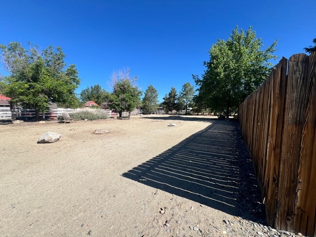 Building Photo - 3/2/2 Gorgeous Home In Gardnerville - Ruhe...