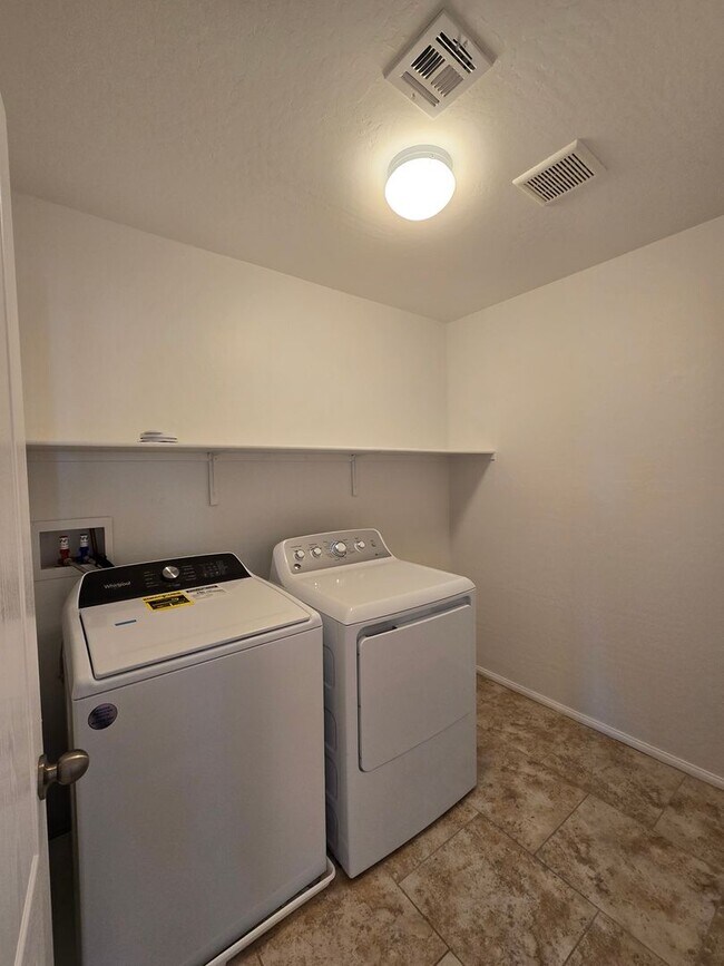 Building Photo - 3 BEDROOM, 2 1/2 BATHROOM, 2 STORY HOME in NW Las Vegas!!!