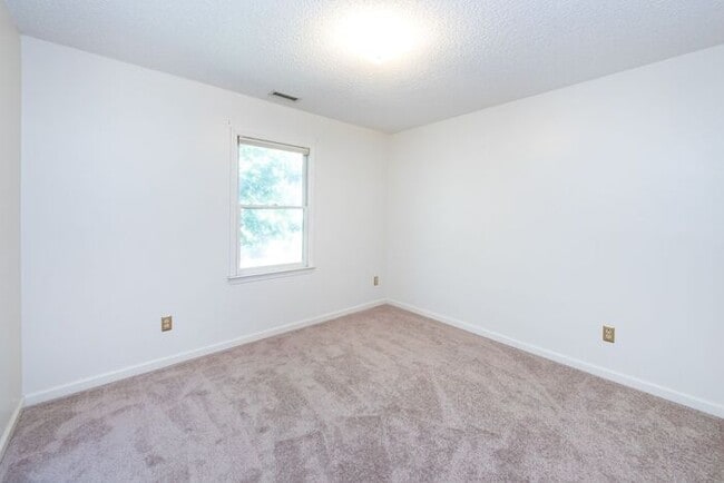 Building Photo - 3BD/1BA Home in Hickory