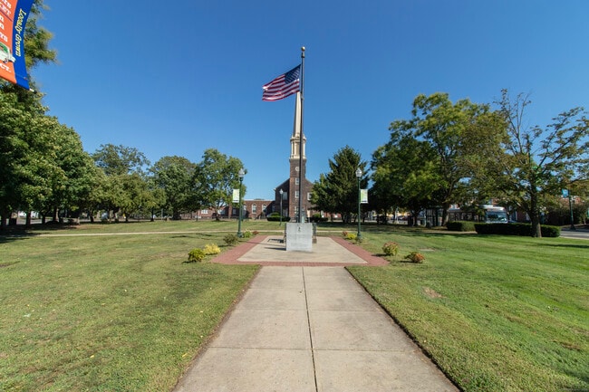 Building Photo - 31 William St