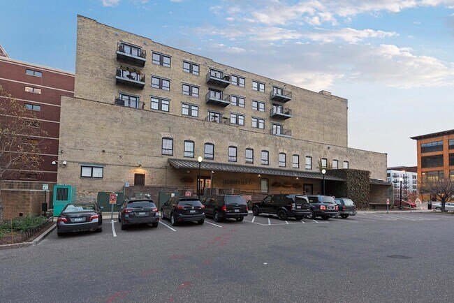 Building Photo - 404 N Washington Ave
