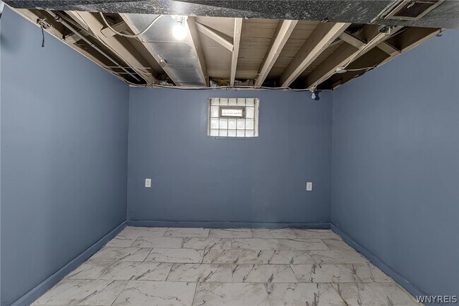 Building Photo - 37 Alsace Ave