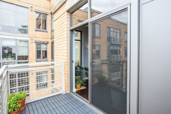 Building Photo - 475 K St NW