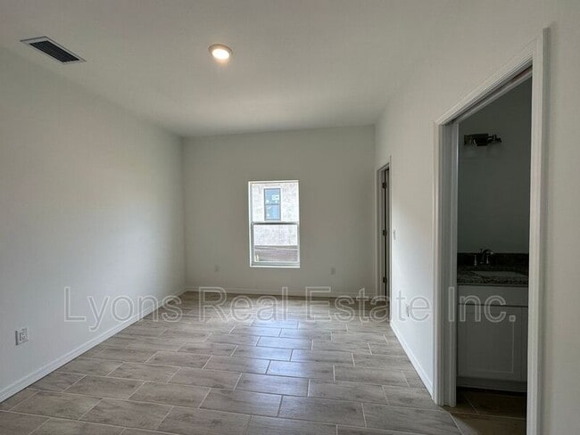 Building Photo - 9121 Waldrep St