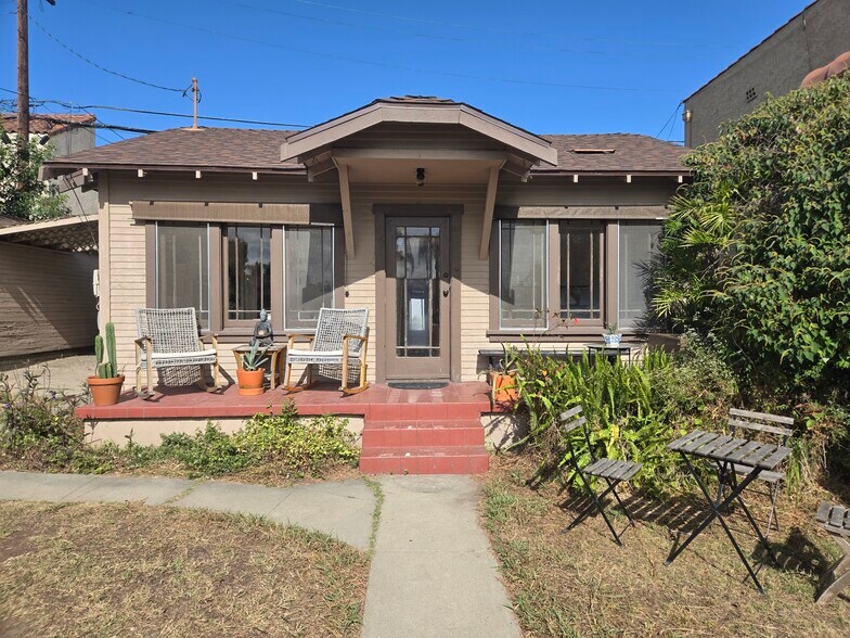 Building Photo - 833 Belmont Ave