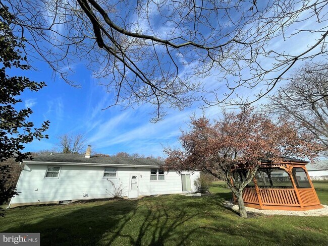 Building Photo - 310 Fish Pond Rd