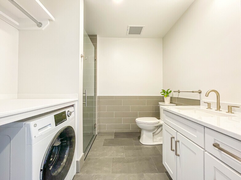 Building Photo - 5 India St