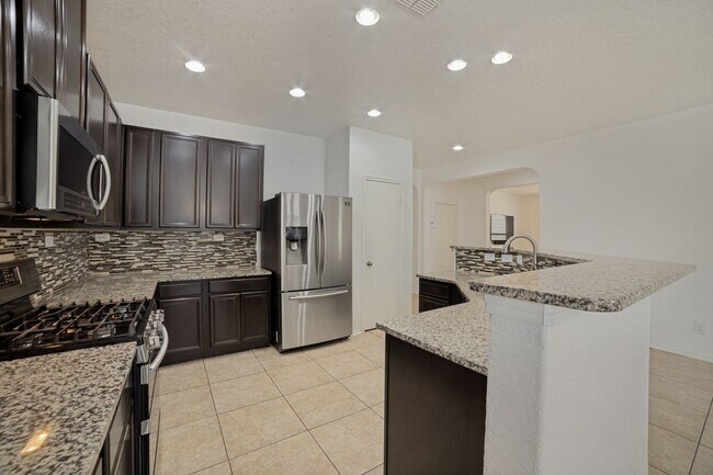 Building Photo - GORGEOUS 3-BEDROOM HOME WITH SPARKLING POOL
