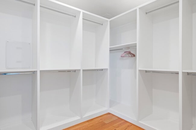 Building Photo - 2239 N MacGregor Way