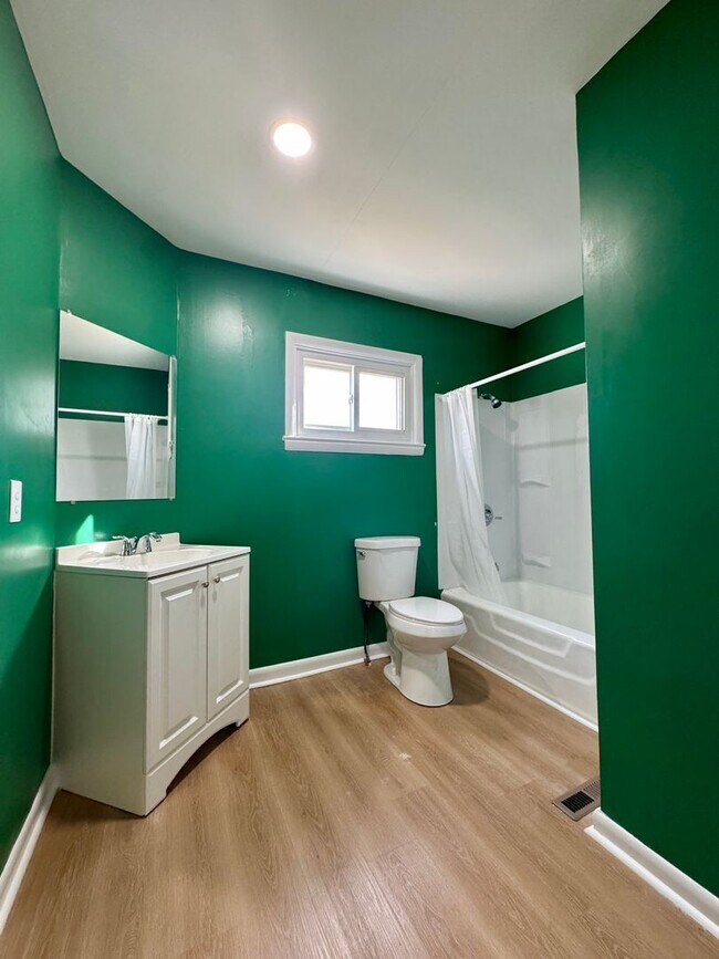 Building Photo - 32 Opal Rd