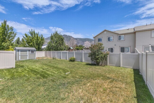 Building Photo - 4 Bedroom 3 Bathroom Home in Springville!