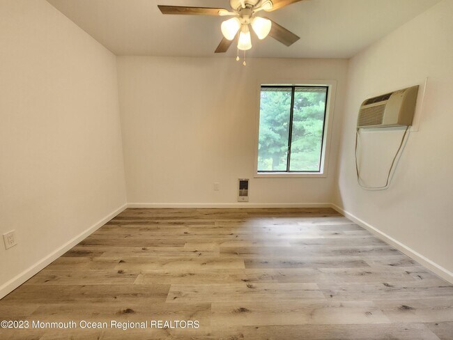 Building Photo - 34 Meadow Green Cir