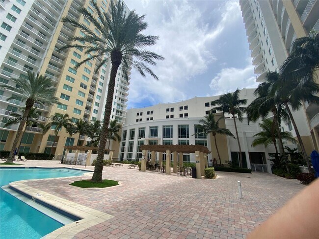 Building Photo - 1745 E Hallandale Beach Blvd