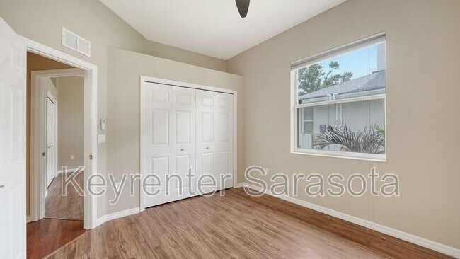 Building Photo - 6219 Aventura Dr