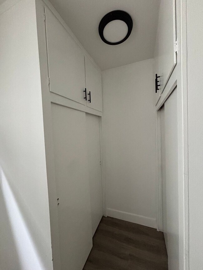 Building Photo - One-Bedroom Torrance Apartment with Stainl...
