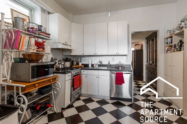 Building Photo - 2465 N Lincoln Ave