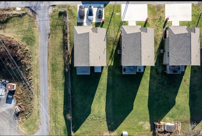 Building Photo - Beautiful home 3 minutes from ETSU!