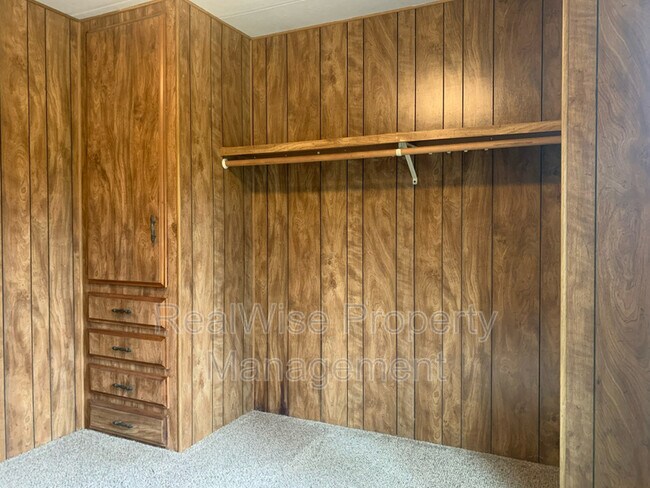 Building Photo - 4620 Redwood Ave