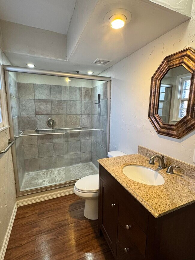 Building Photo - 5422 33rd St