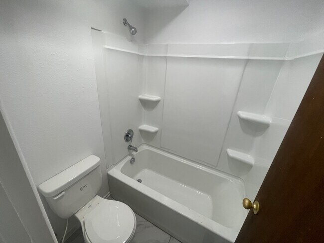 Building Photo - 425 S 900 E