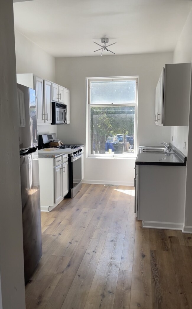 NEW KITCHEN CABINETS, INSTALL OF WATERFALL QUARTZ SOON! - 29 E Northwood Ave