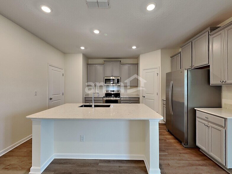 Building Photo - 173 Edge Park Trl