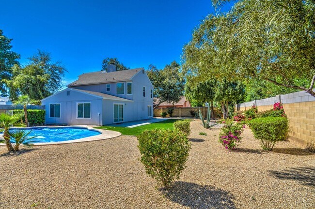 Building Photo - Offering 3 spacious bedrooms, 2.5 baths, l...