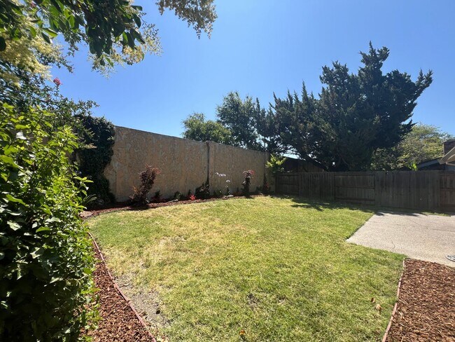 Building Photo - 7489 Maple Tree Wy