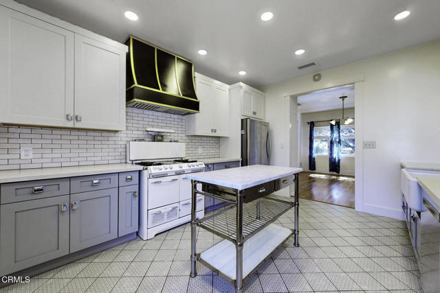 Building Photo - 1845 Las Lunas St