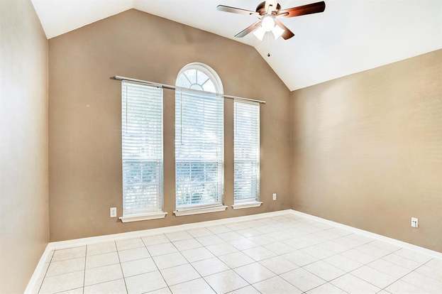 Building Photo - 2526 Lake Dale Ln