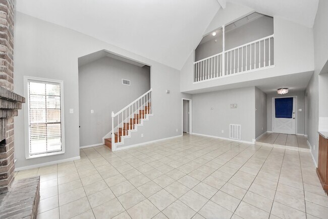Building Photo - 115 Squires Bend
