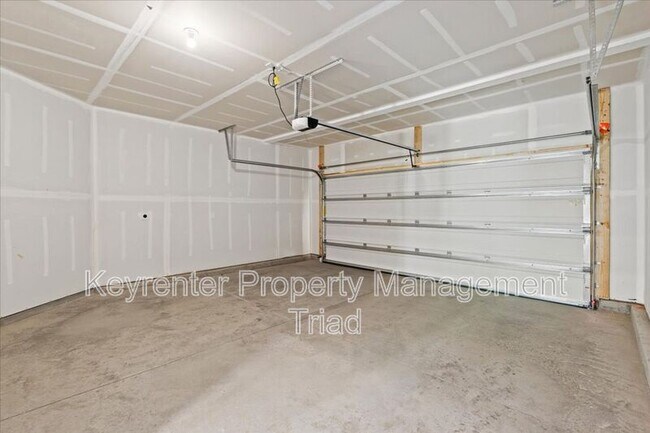 Building Photo - 1288 Maple Br Cir