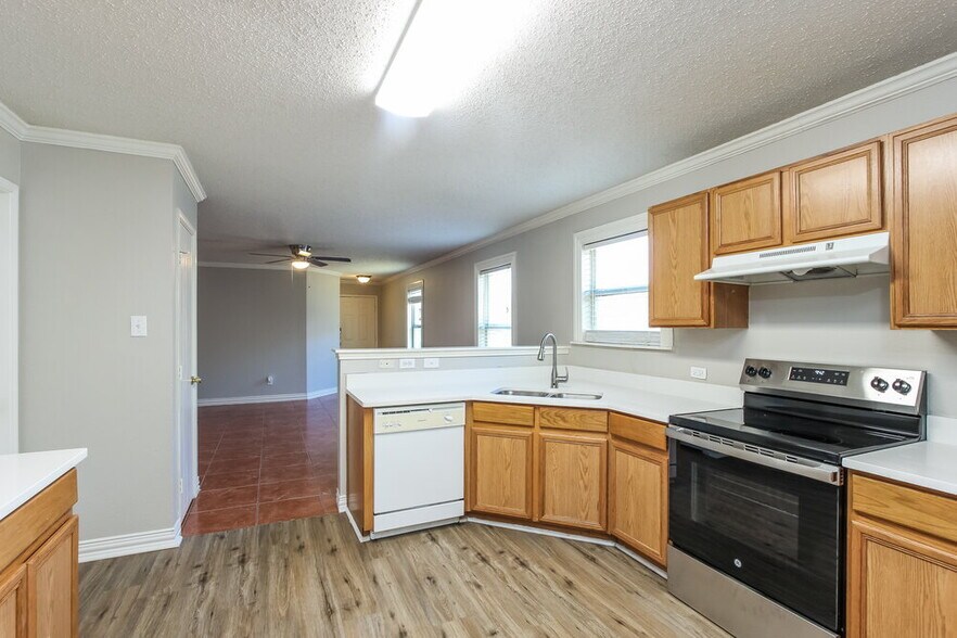 Building Photo - 4812 Waterford Dr