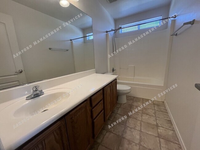 Building Photo - BEAUTIFUL 3 BEDROOM 2 BATHROOM HOME IN GLE...
