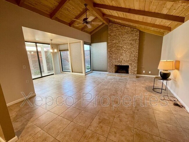 Building Photo - 2353 E Miramonte Cir