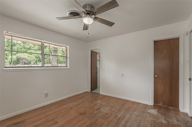 Building Photo - 2528 Ave N 1/2