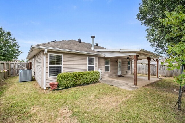 Building Photo - Great 3 Beds + 2 Baths Home with Solar Panels! Large Covered Patio!