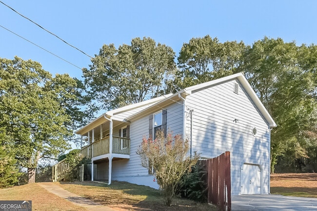 Building Photo - 16 Fairfield Way SW