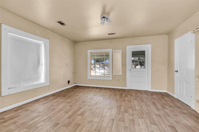 Building Photo - 203 W Powell St