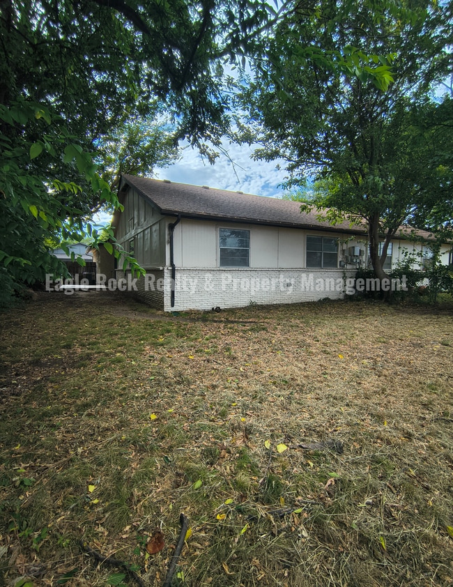 Building Photo - 4627 S 72nd E Pl
