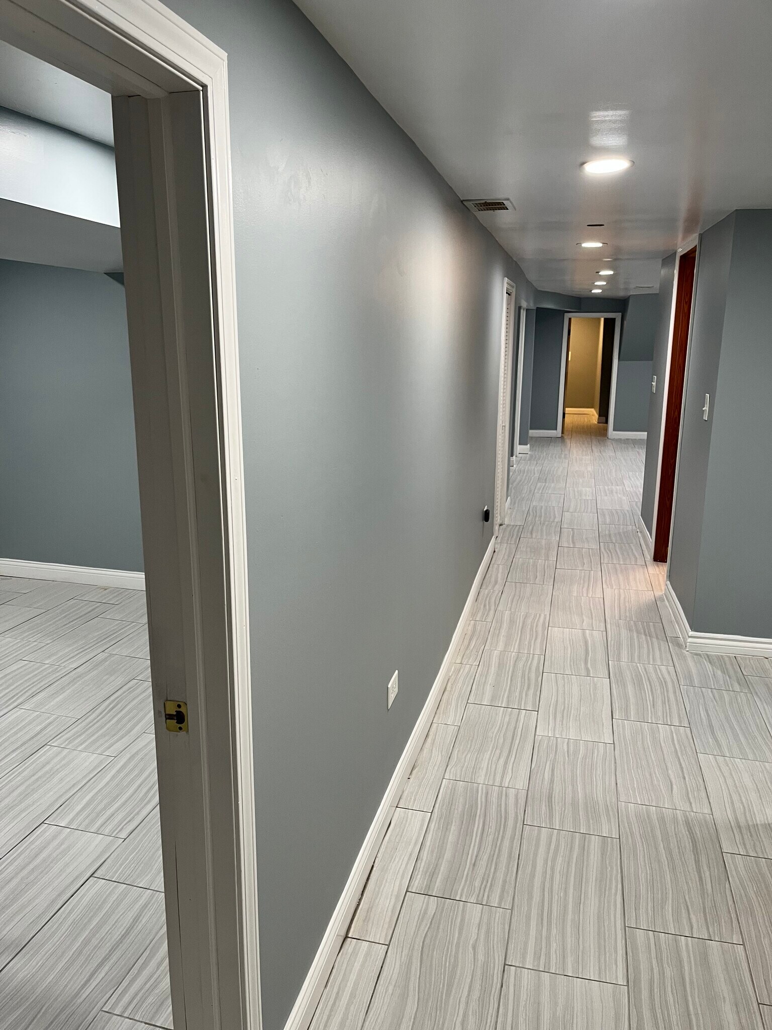 Building Photo - 6222 S Albany Ave