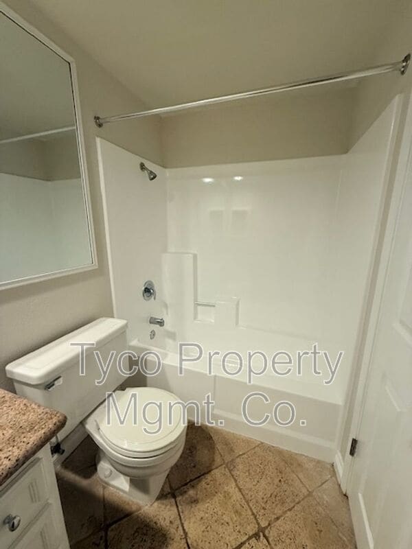 Building Photo - 2202 River Run Dr