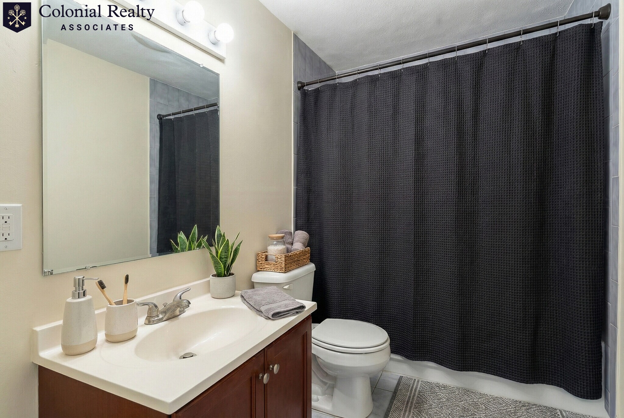 Building Photo - 47 Chapman St