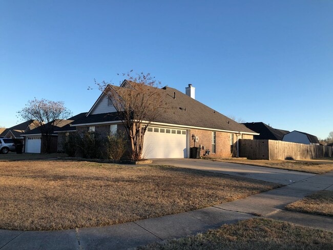 Building Photo - 6000 Zachary Cir
