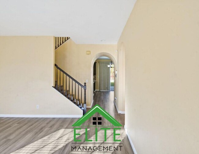 Building Photo - **Spacious 4-Bedroom, 2.5-Bath Home with L...