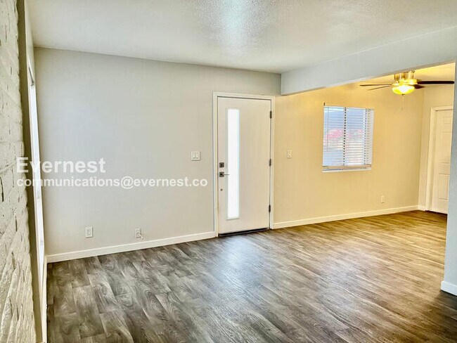 Building Photo - 534 E Huntington Dr