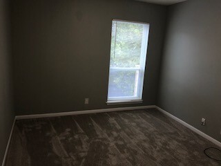 Building Photo - Newly renovated Unit Close to Downtown!