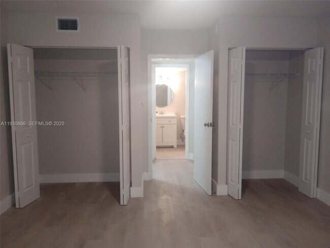 Building Photo - 5821 Washington St